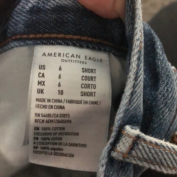 AE High Rise Ripped Girlfriend Jean Lightwash - Picture 5 of 6